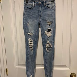 AMERICAN EAGLE RIPPED JEANS
